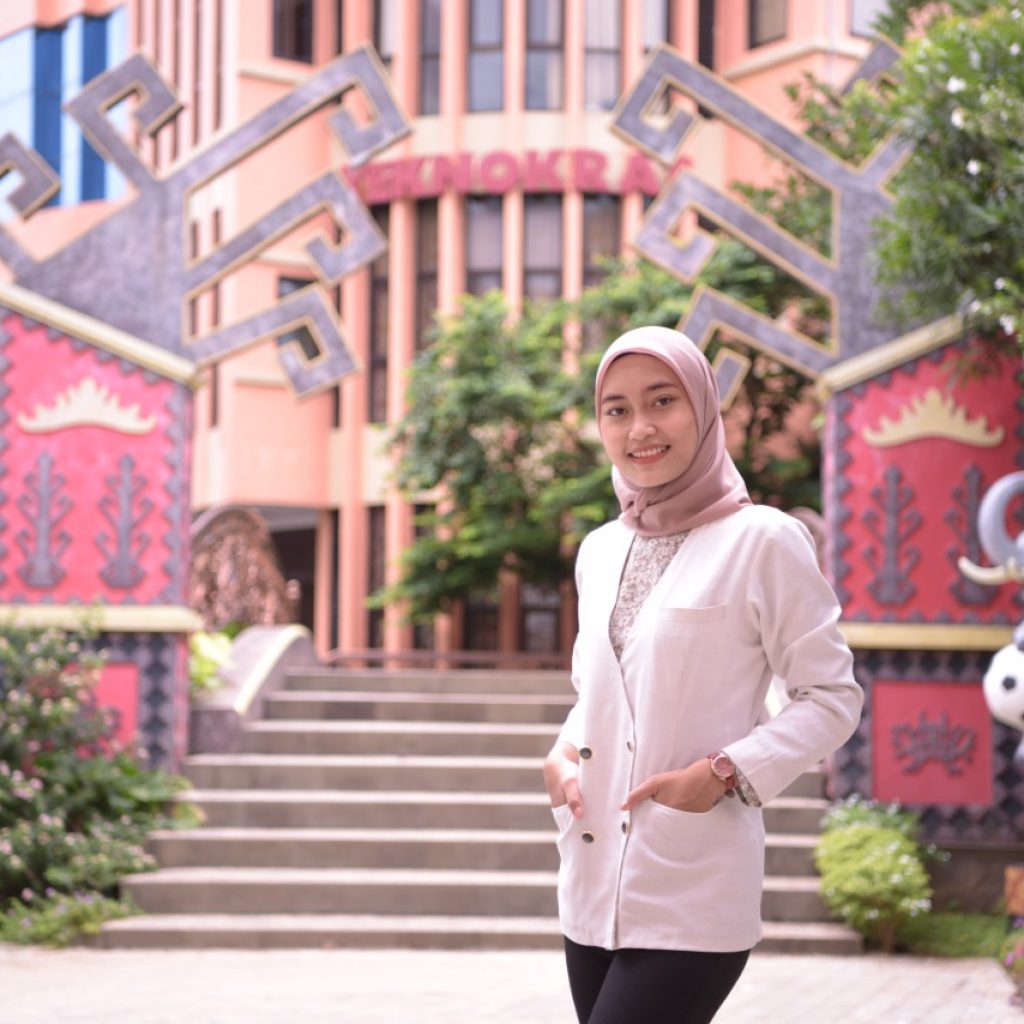 Mahasiswa Pendidikan Bahasa Inggris Universitas Teknokrat Kampus Terbaik di Lampung Juara Nasional Newscasting