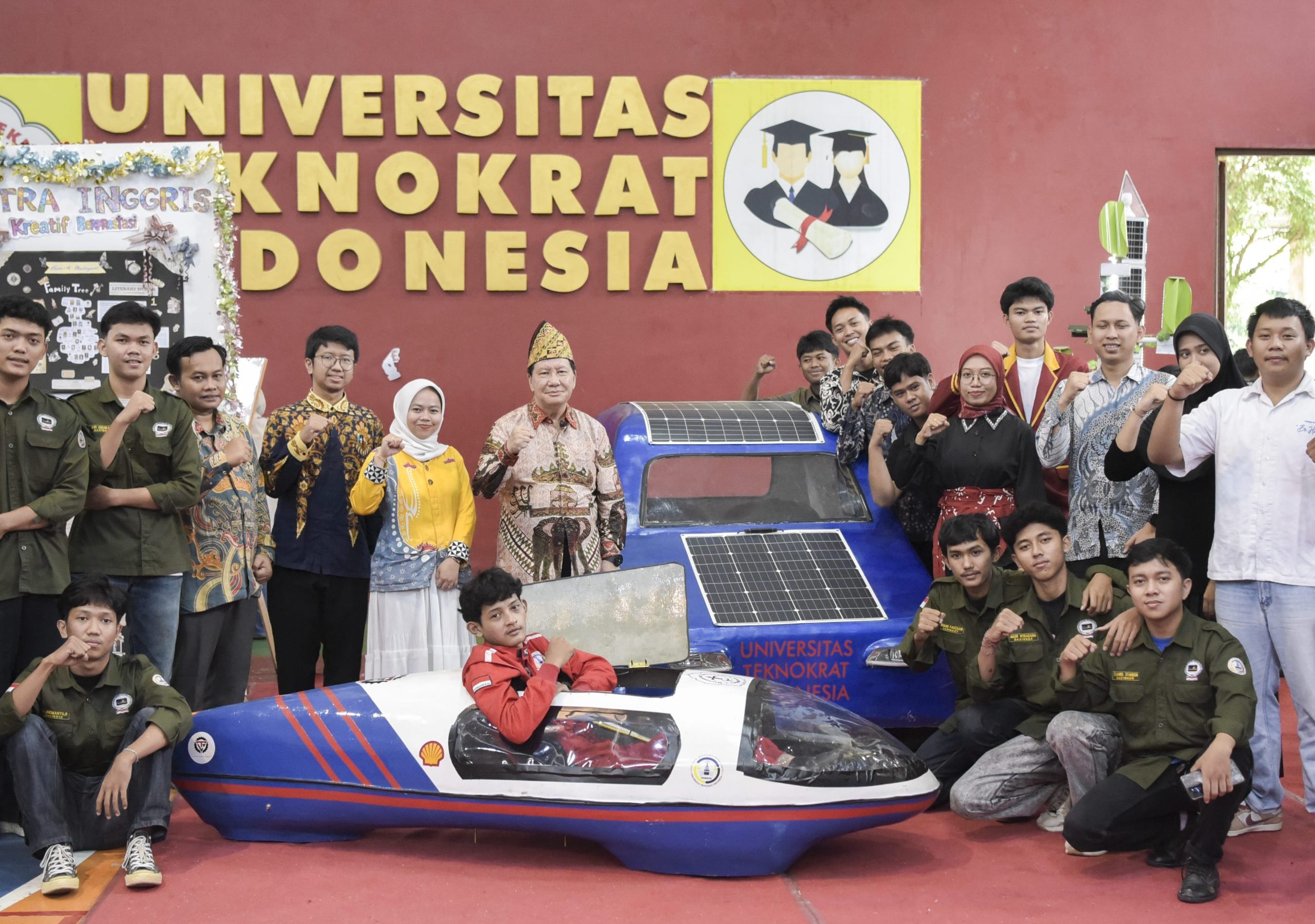 Rektor-Universitas-Teknokrat-Indonesia-Tinjau-Langsung-Inovasi-Mahasiswa-di-Teknokrat-Academic-Expo-2026-scaled-e1769150787436